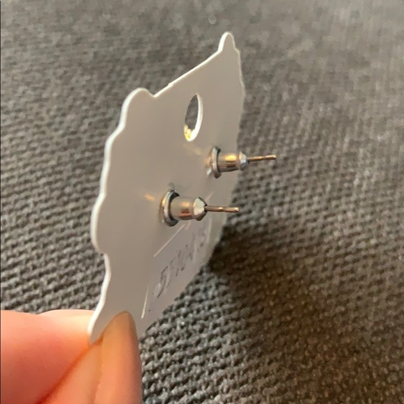 New Hello Kitty crystal stud earrings - Picture 3 of 3